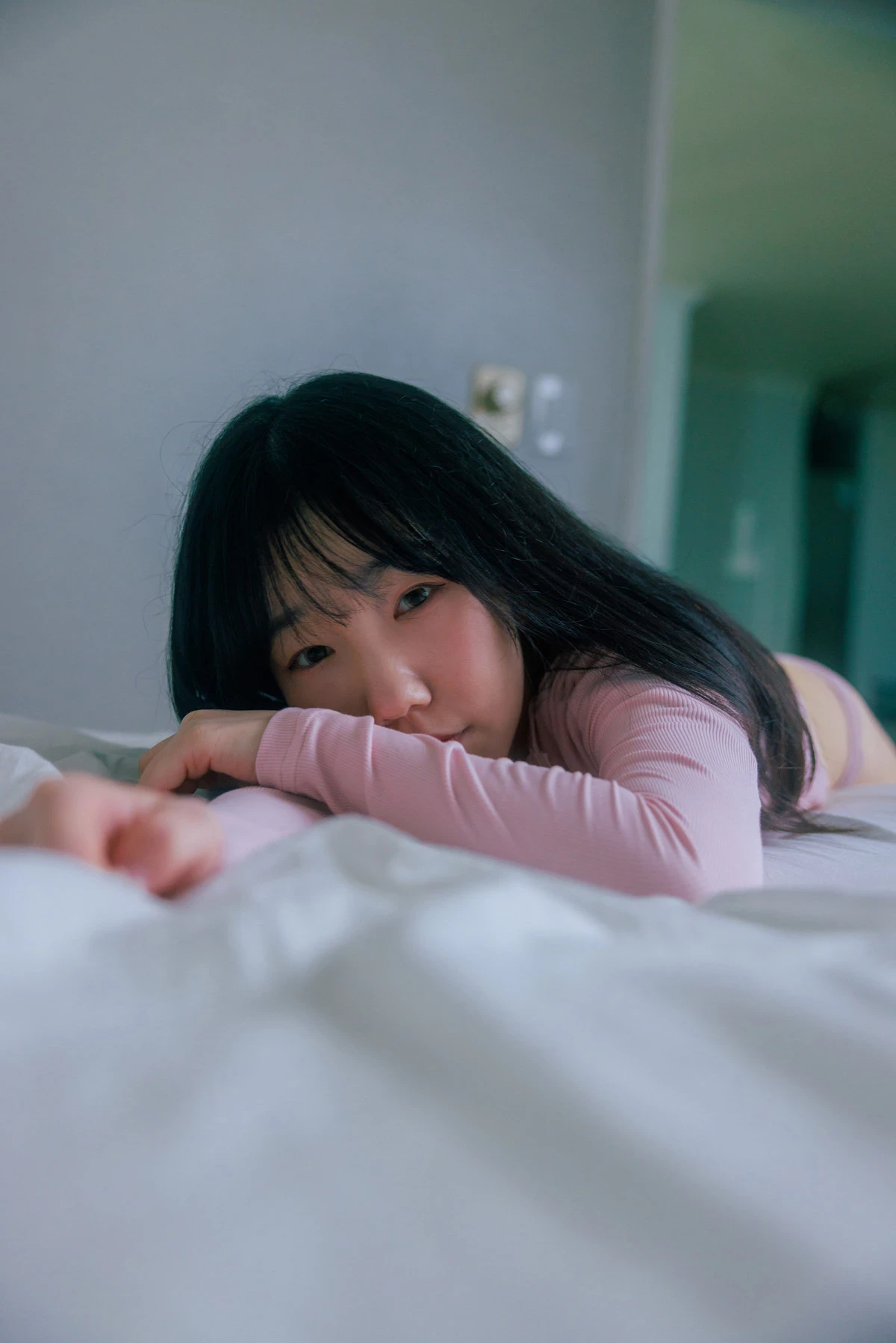 Bộ Ảnh Han Yeri Khoe Khéo Ngực Khủng Cùng Biểu Cảm Dâm Đảng